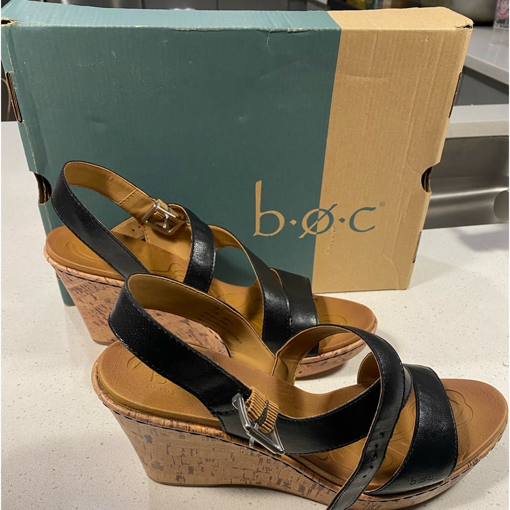 BRAND NEW WEDGE HEEL